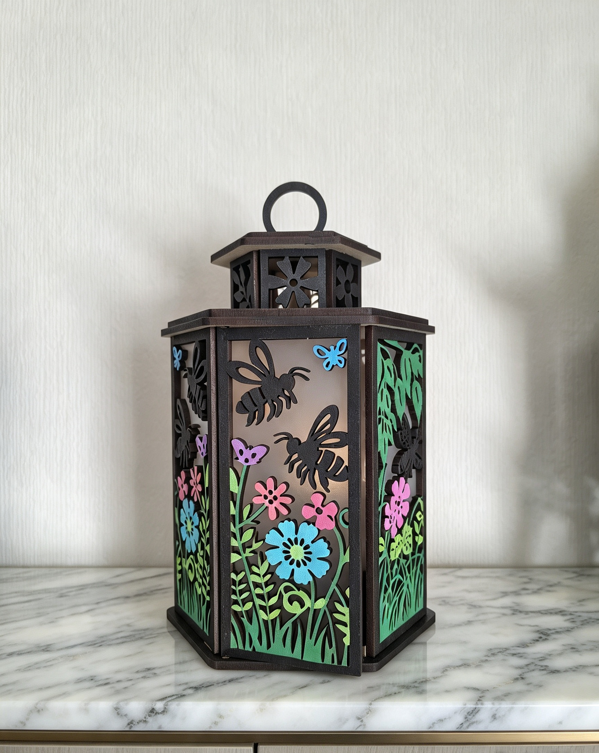 Lantern, Nature